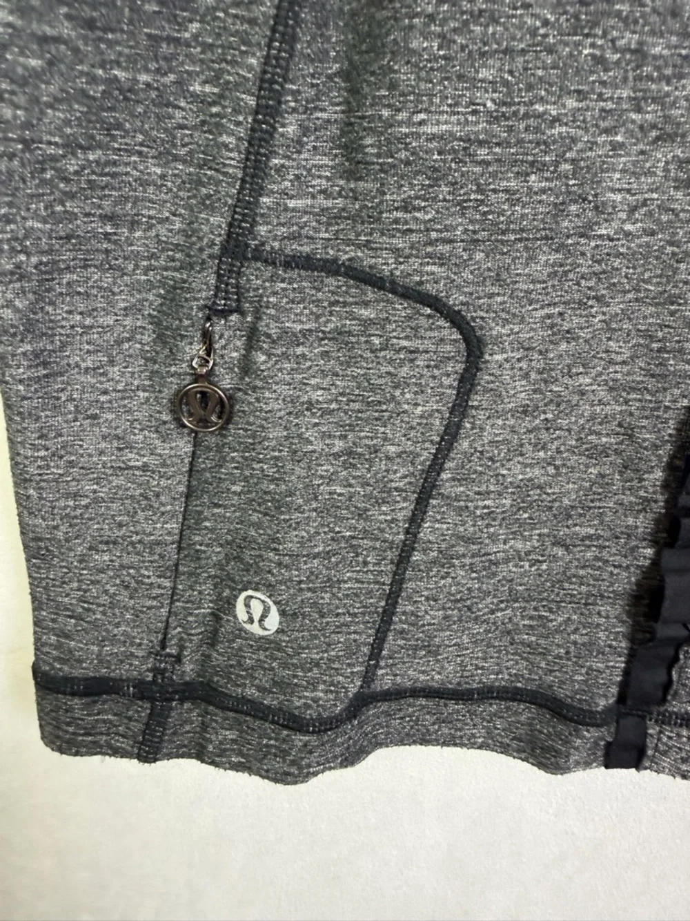 Lululemon Run Free Tank Heathered Black Ruffle Trim Pocket Yoga Running Top Sz 8